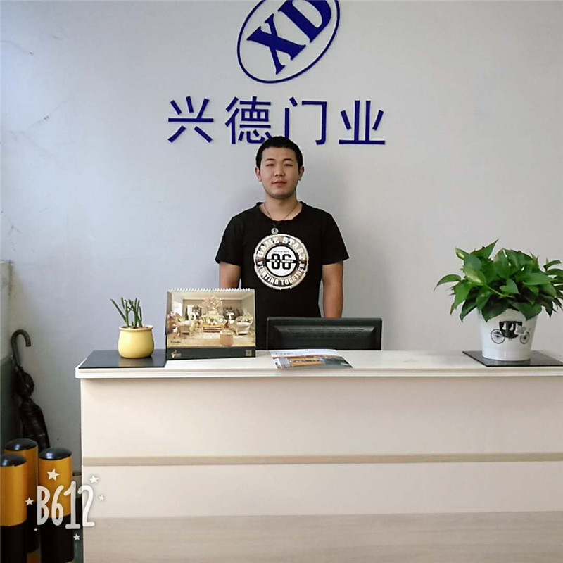 興德門業快速門員工圖片