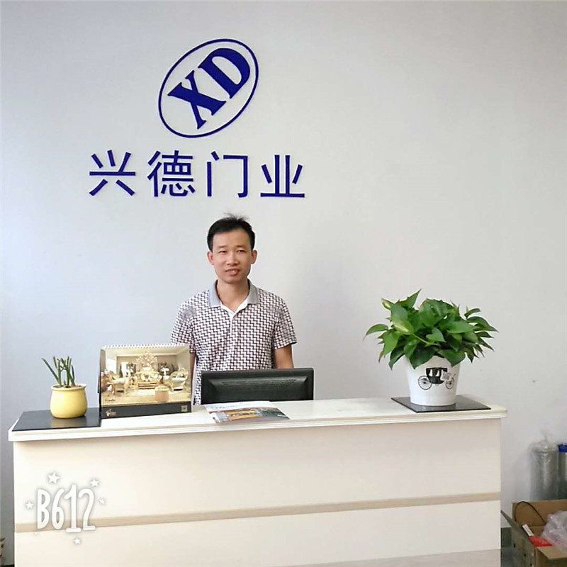 興德門業快速門員工圖片